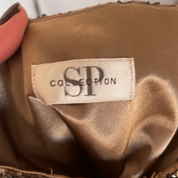 Gorgeous silk evening gown. - Picture 7 of 8